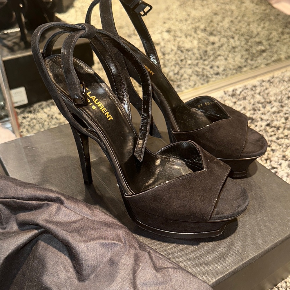 Saint laurent heels 361/2 i’m selling because they are too big.